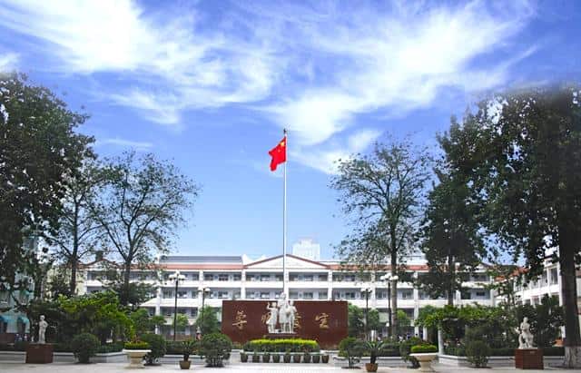 郑州市金水区纬五路第一小学