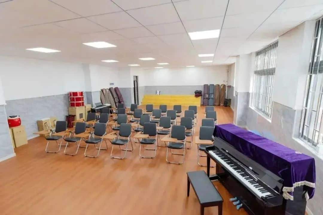 管城回族区第二实验中学