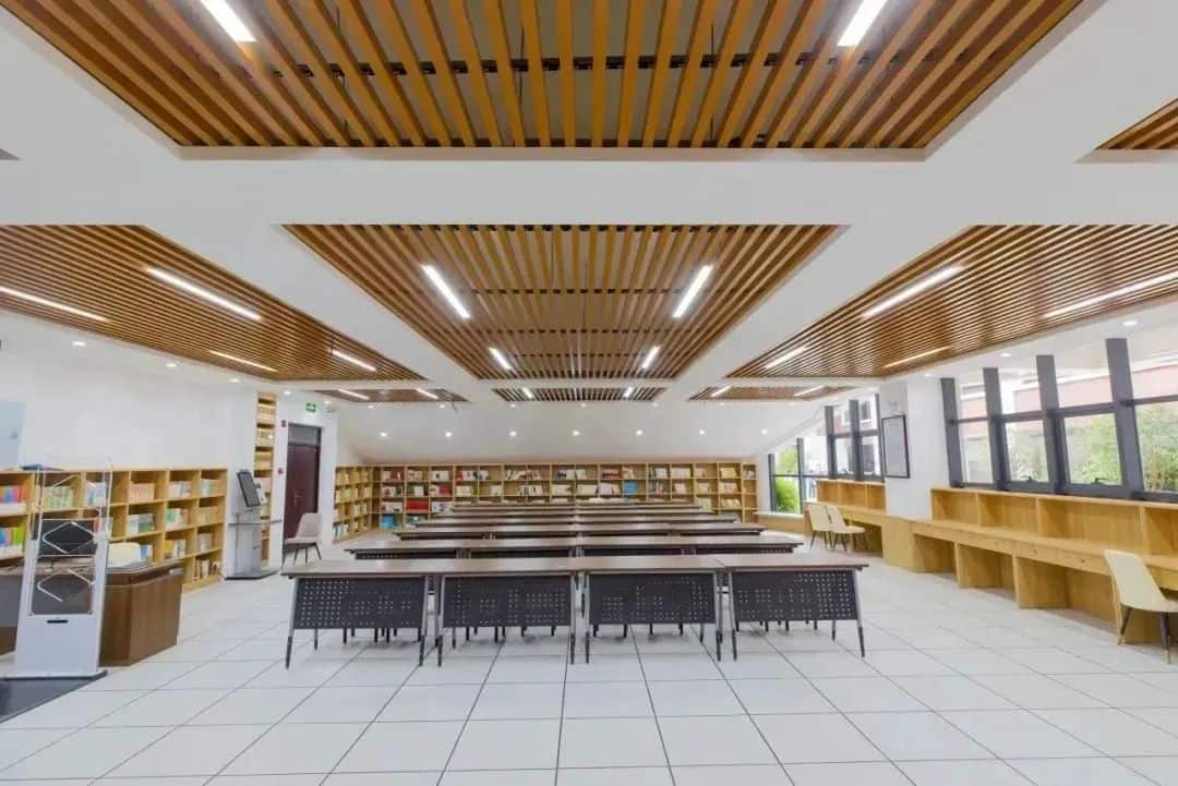 管城回族区第二实验中学
