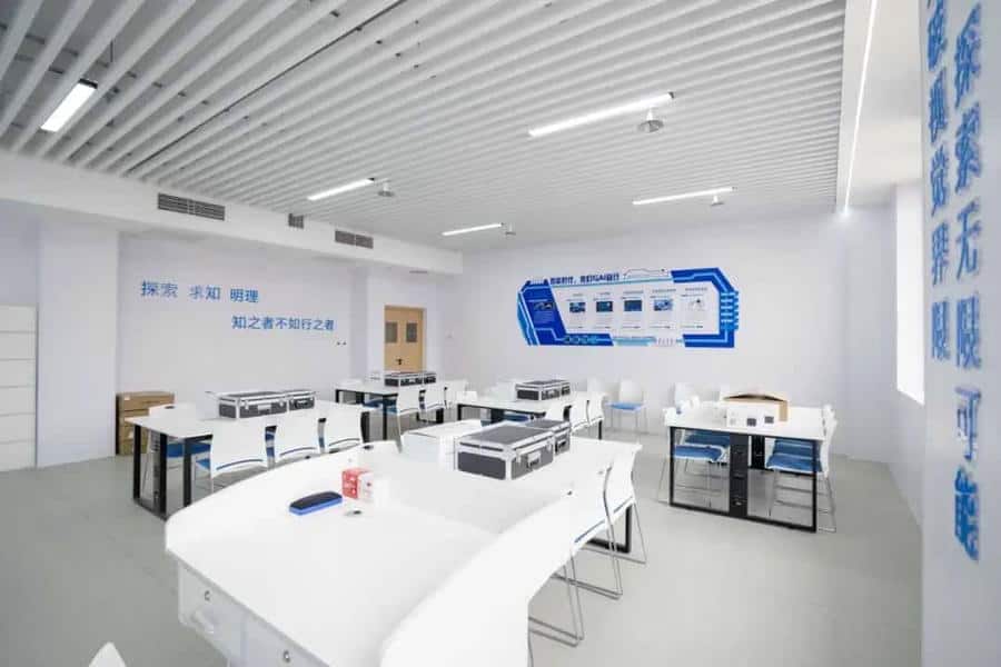 郑州航空港外国语高级中学