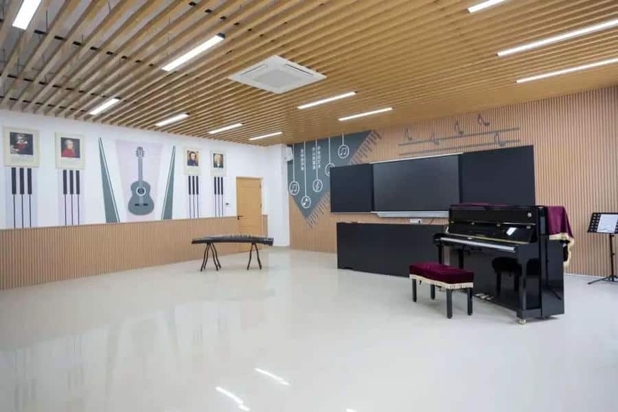郑州航空港外国语高级中学