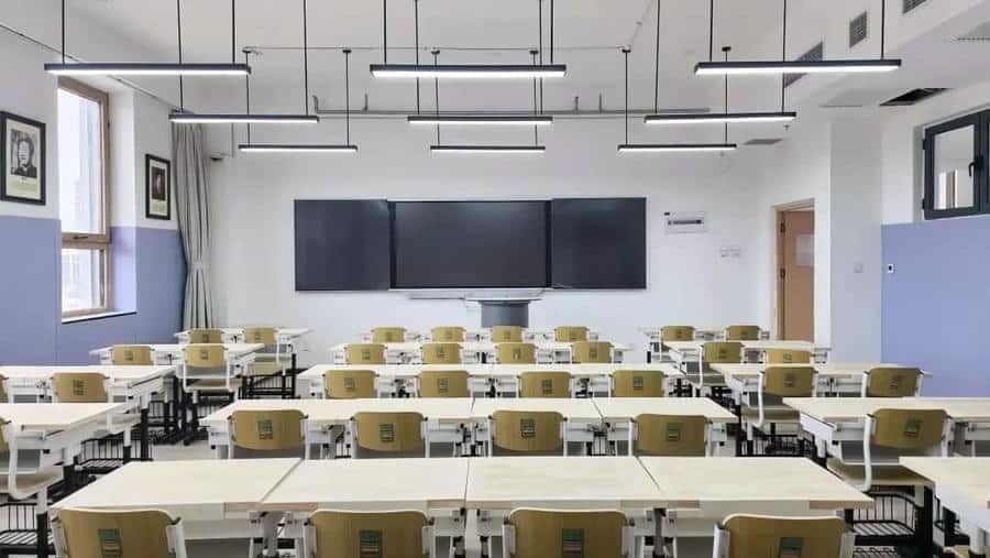 郑州航空港外国语高级中学
