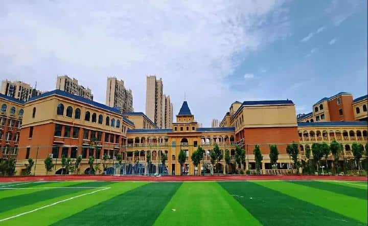 郑州市二七区沪华国庆学校
