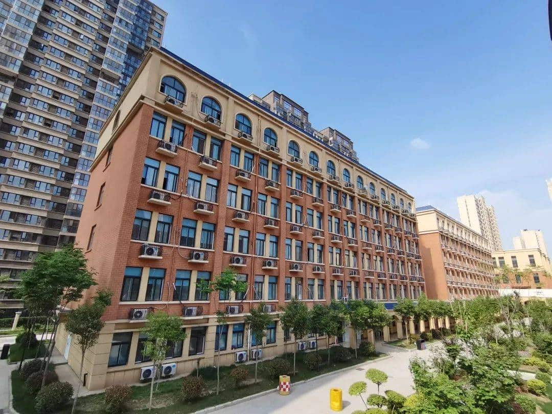 郑州市二七区沪华国庆学校