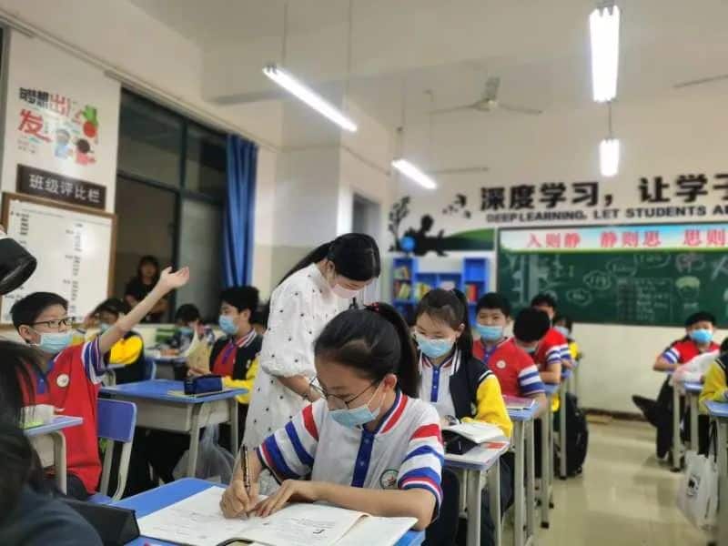 郑州市二七区沪华国庆学校