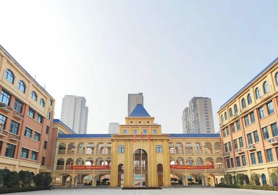 郑州市二七区沪华国庆学校