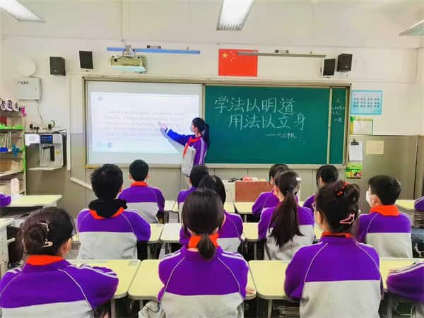 郑州市管城回族区东三马路小学