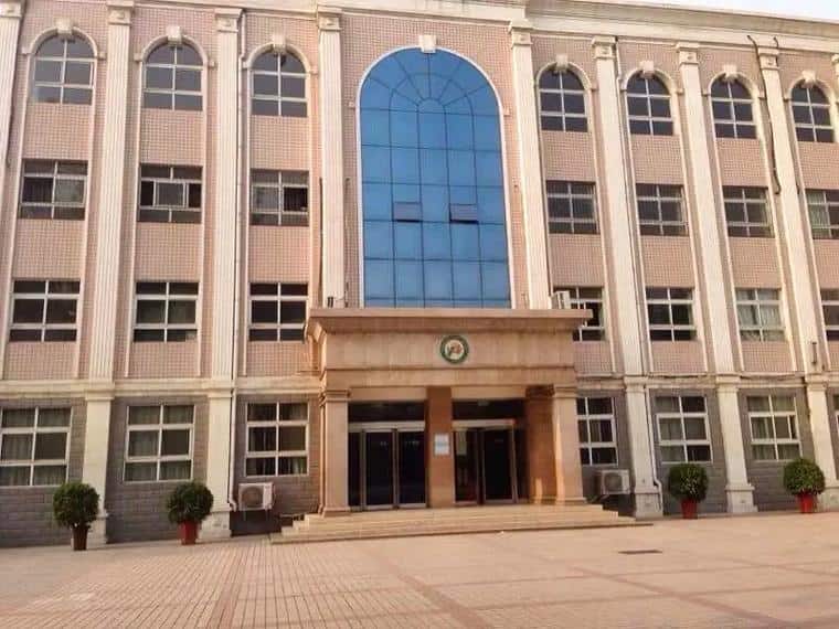 郑州市纬三路小学