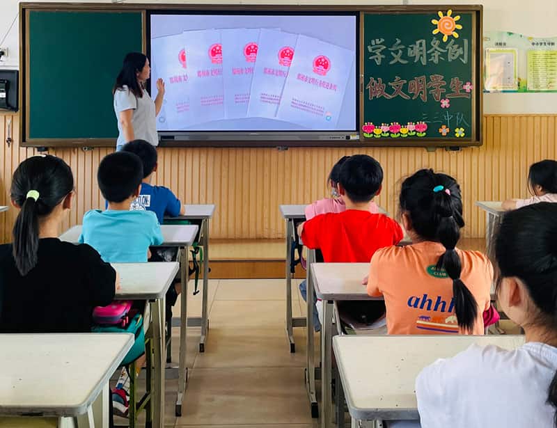 郑州市管城回族区腾飞路七里河小学