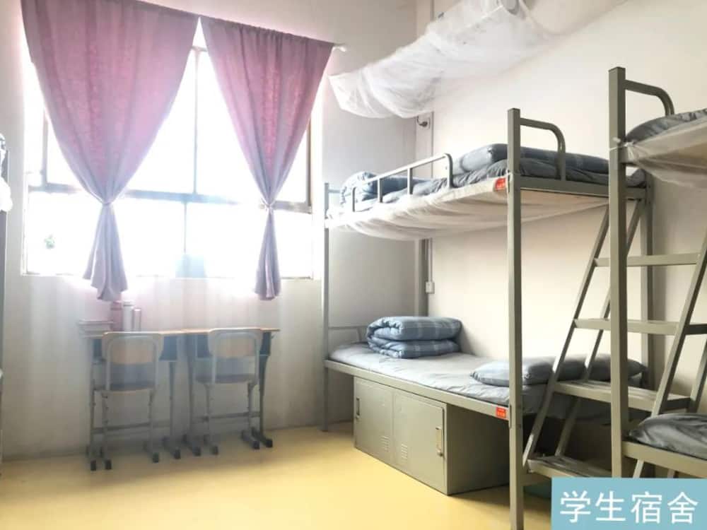 郑州市中原外语实验中学
