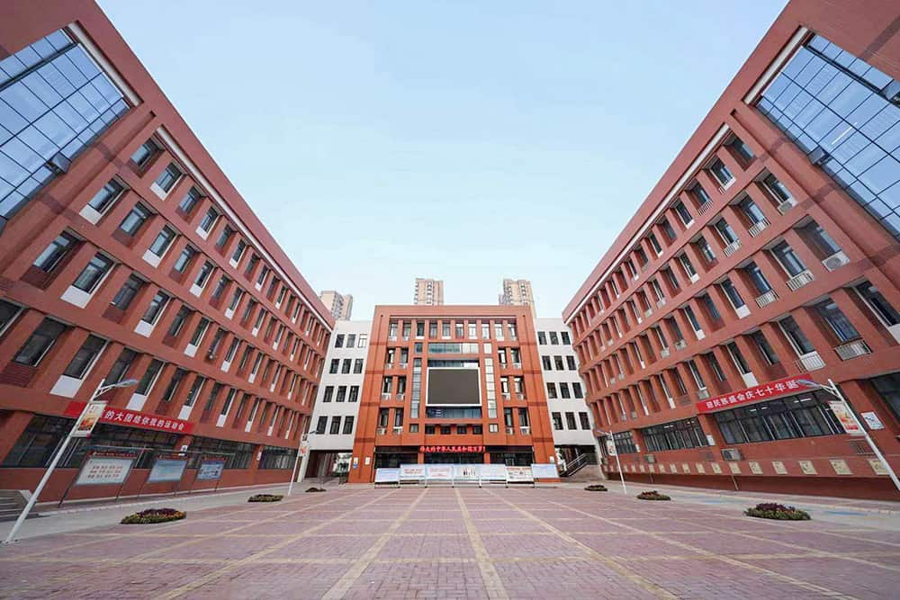 郑州高新技术产业开发区外国语中学