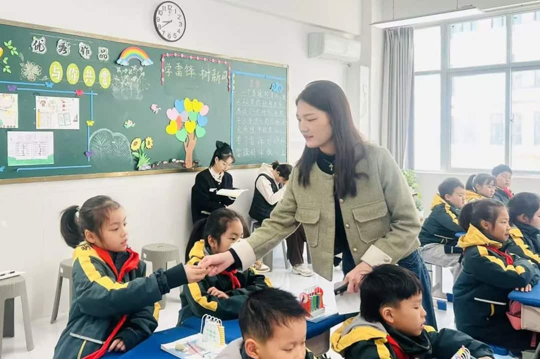 郑州市金水区纬五路第一小学中州校区