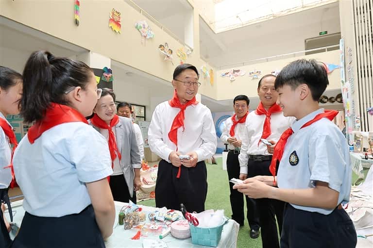 六一国际儿童节省委书记刘宁来到