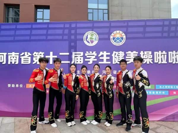1-2506060U45aH.jpg