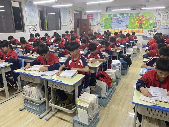 2025年郑州市中招考试详细日